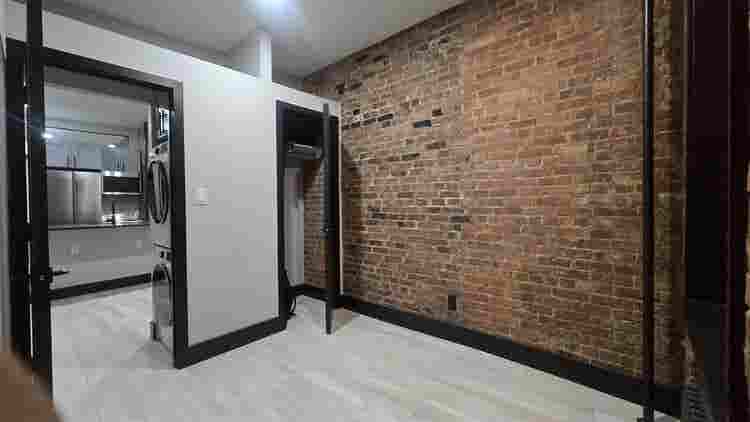 BRICKS, Washer/Dryer, glass shower