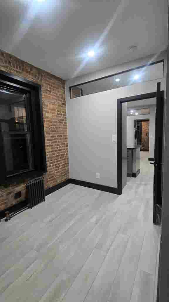 BRICKS, Washer/Dryer, glass shower