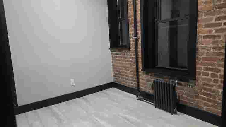 BRICKS, Washer/Dryer, glass shower