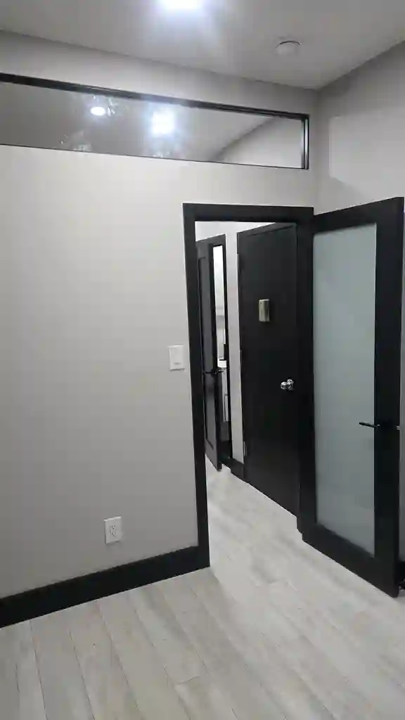 BRICKS, Washer/Dryer, glass shower