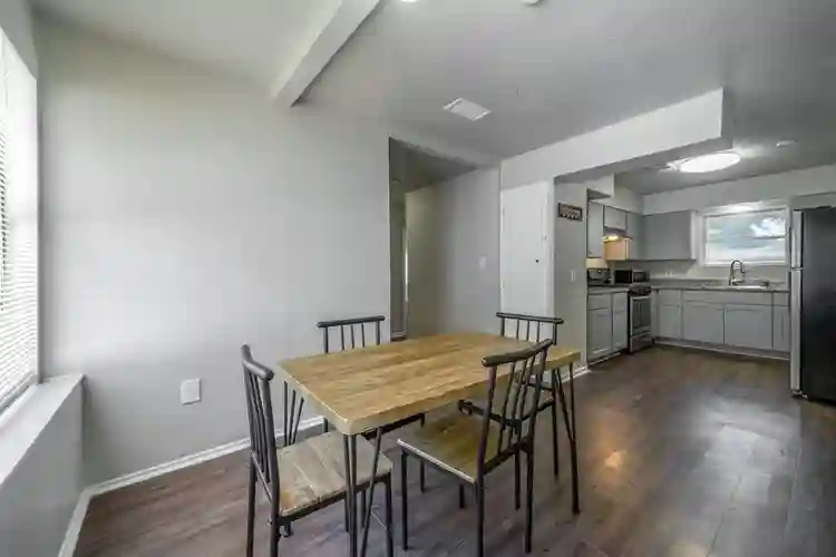 7 BR in Houston