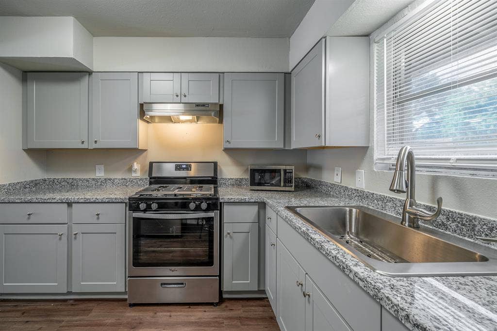 7 BR in Houston
