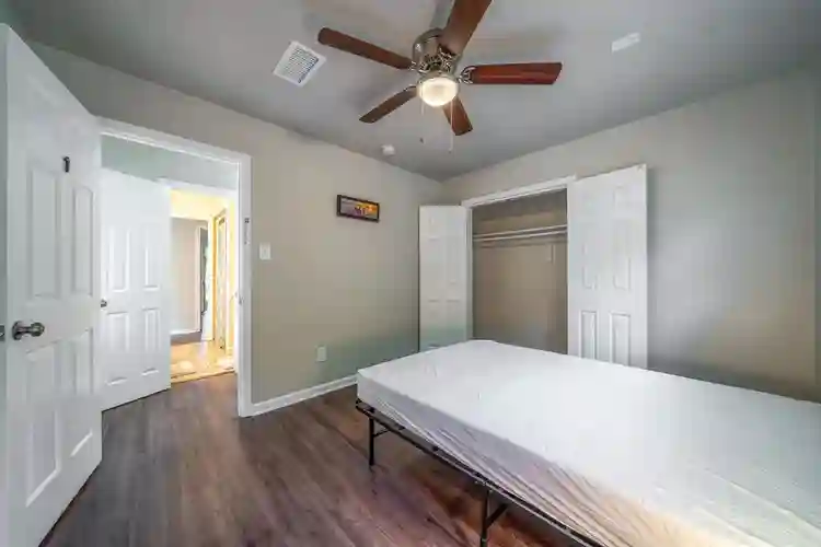 7 BR in Houston