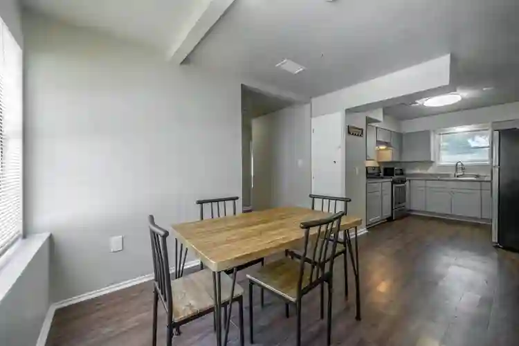 7 BR in Houston