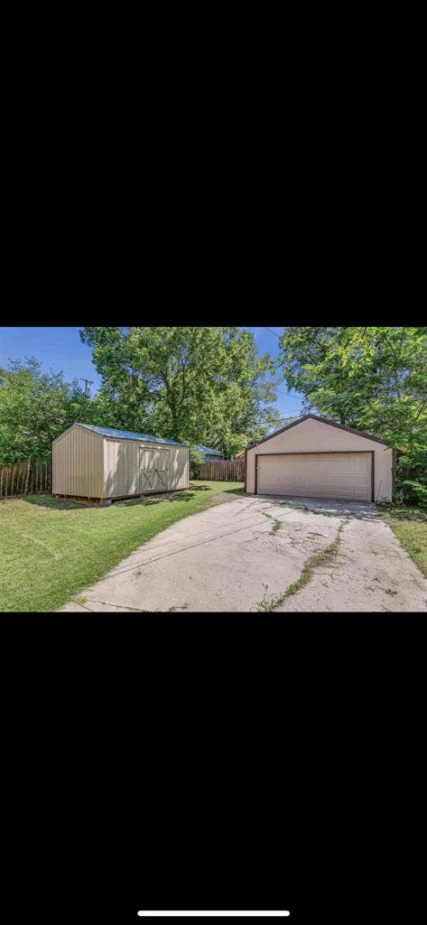 three bd bath house in college hill