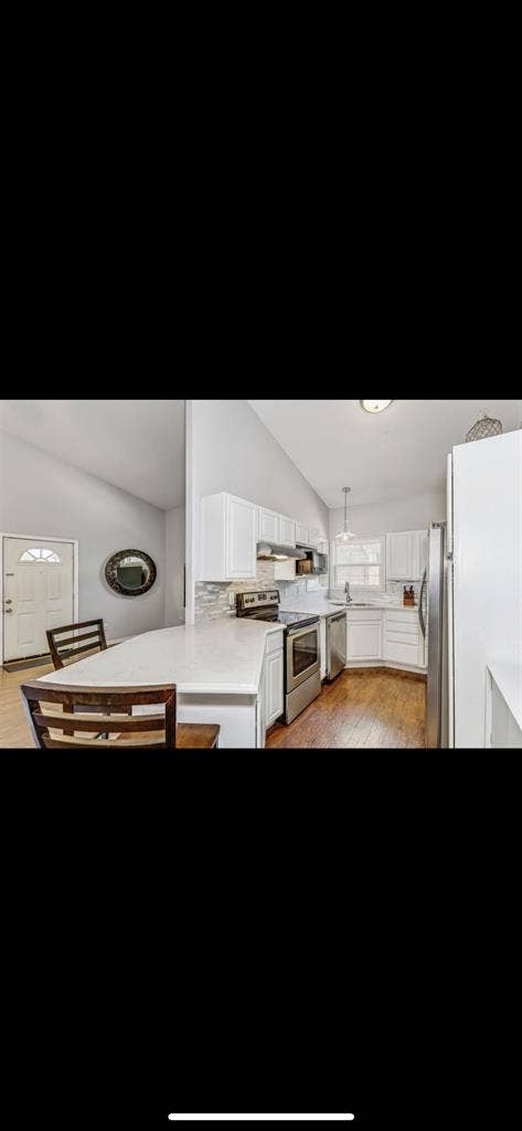 three bd bath house in college hill