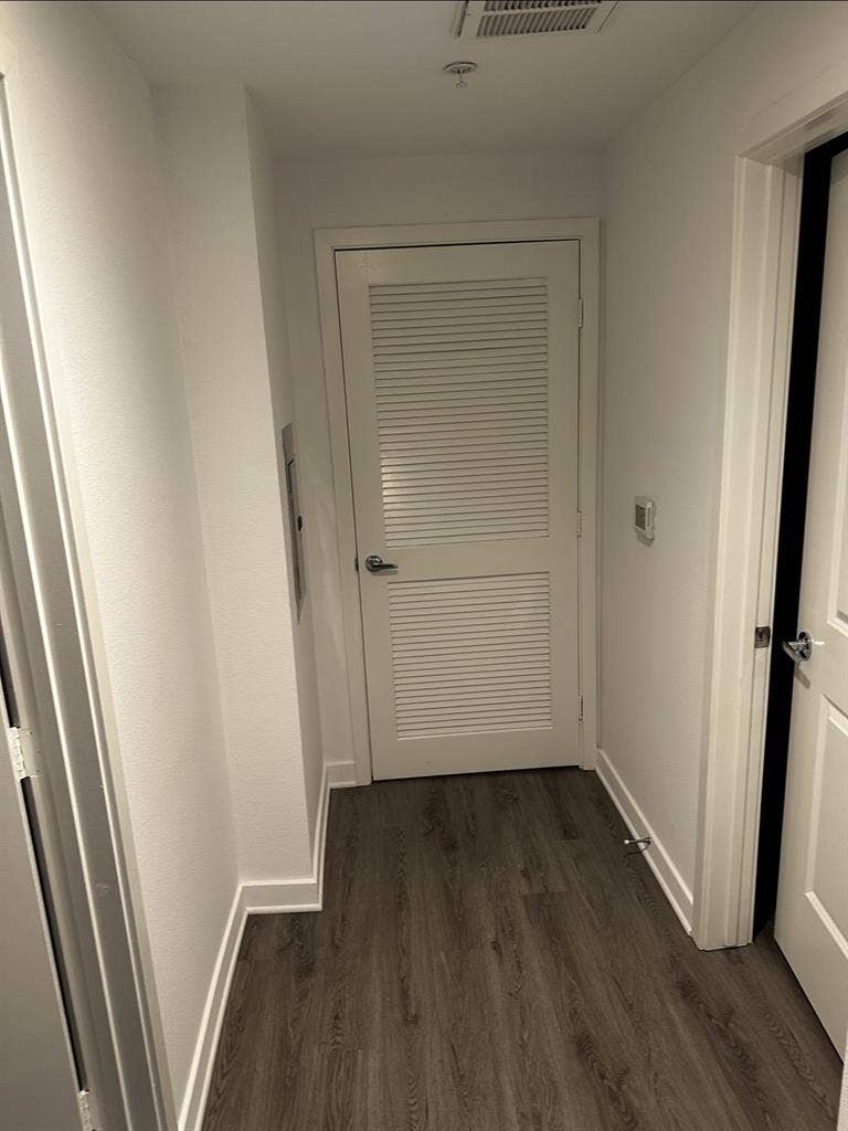 Room for rent near the Collections