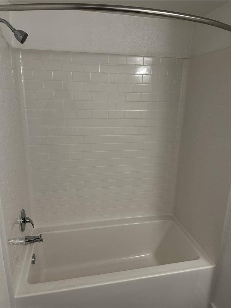 Room for rent near the Collections