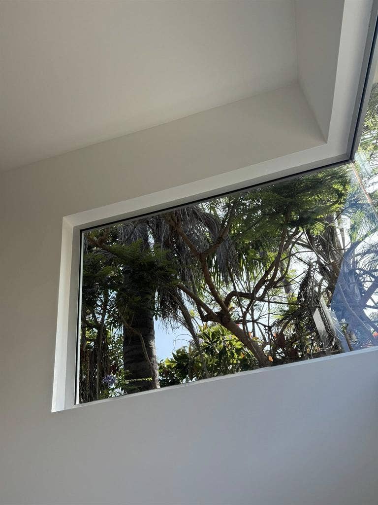 Private room in gorg SM house!