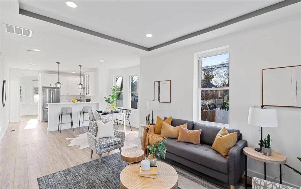 Cozy Room in Modern Home