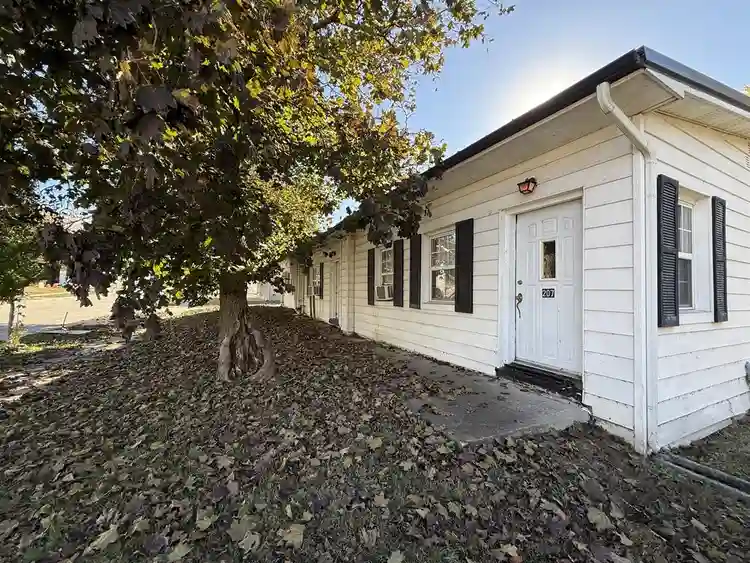 1 Bedroom Unit IMMEDIATE Occupancy