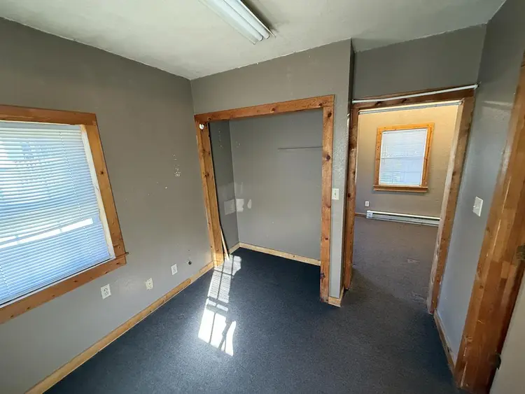 1 Bedroom Unit IMMEDIATE Occupancy