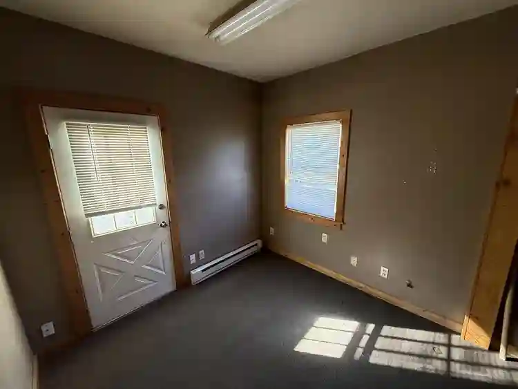 1 Bedroom Unit IMMEDIATE Occupancy