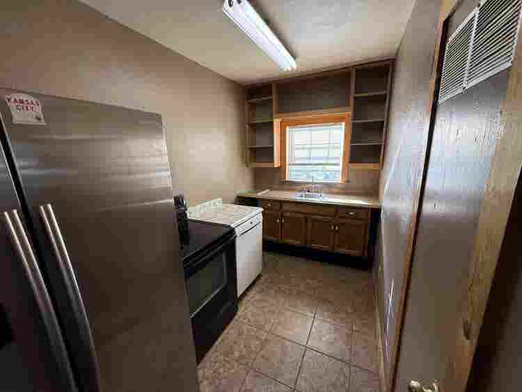1 Bedroom Unit IMMEDIATE Occupancy
