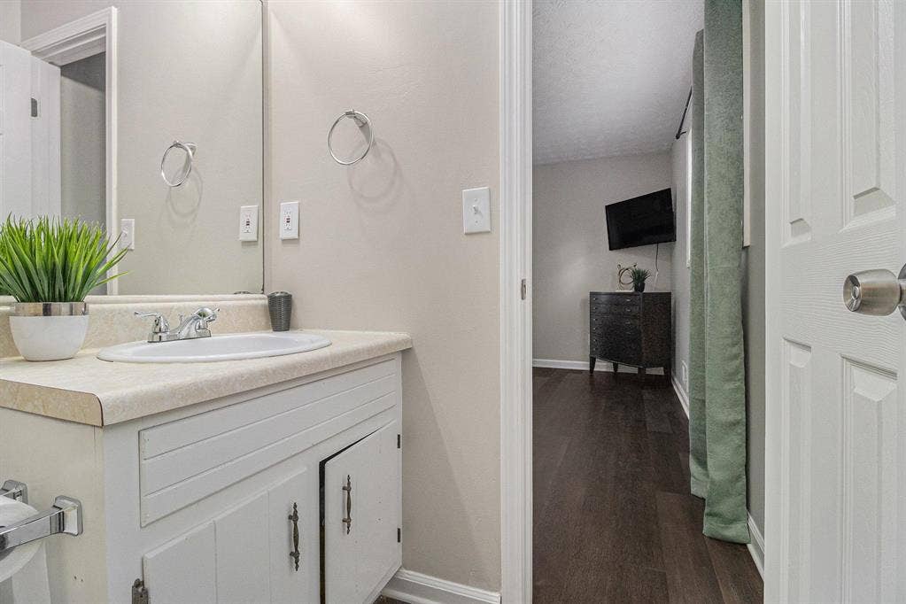 6 BR in Stone Mountain