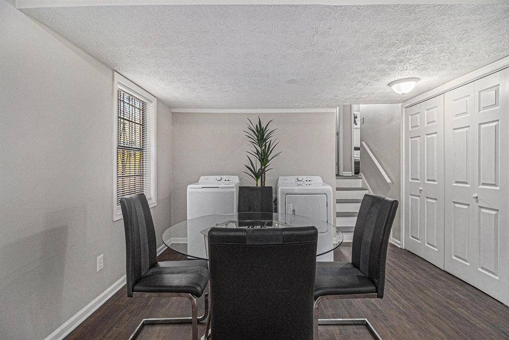 6 BR in Stone Mountain