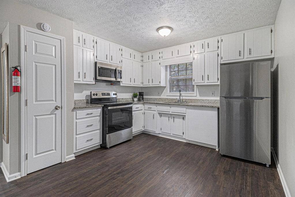 6 BR in Stone Mountain