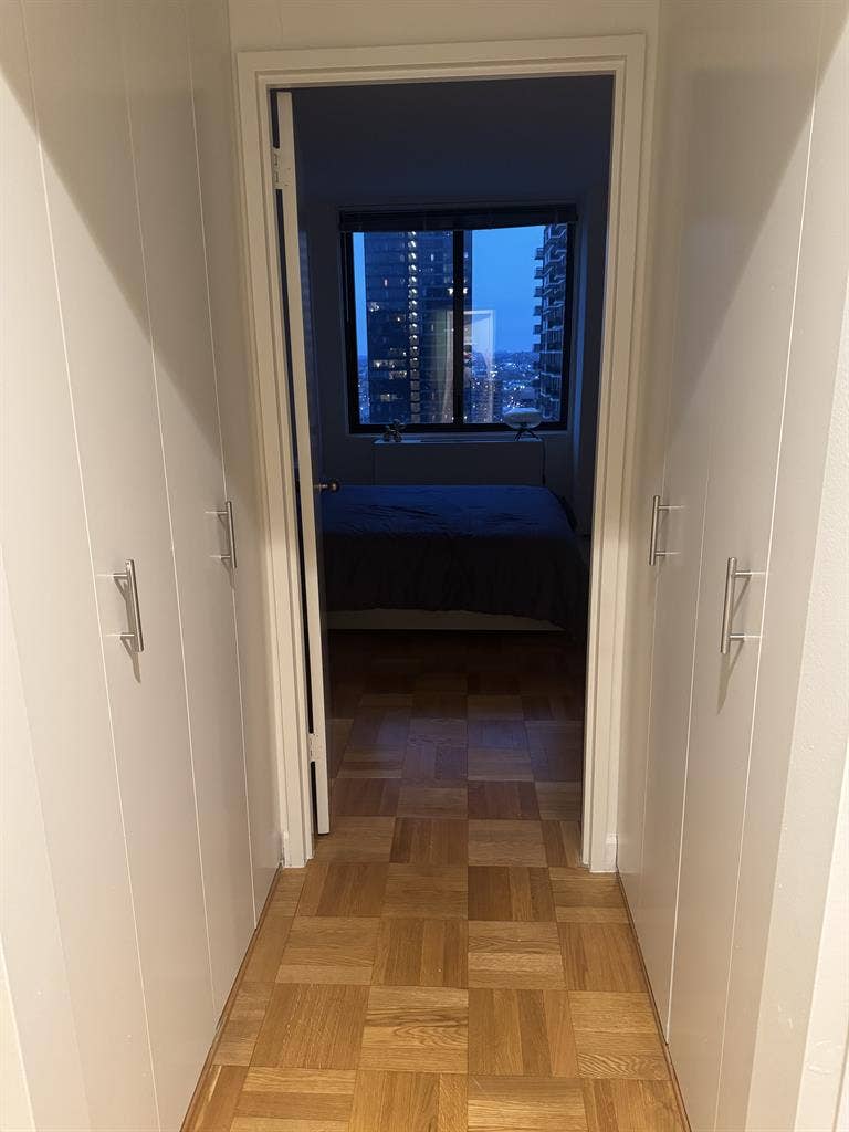 Room available in bath on UES