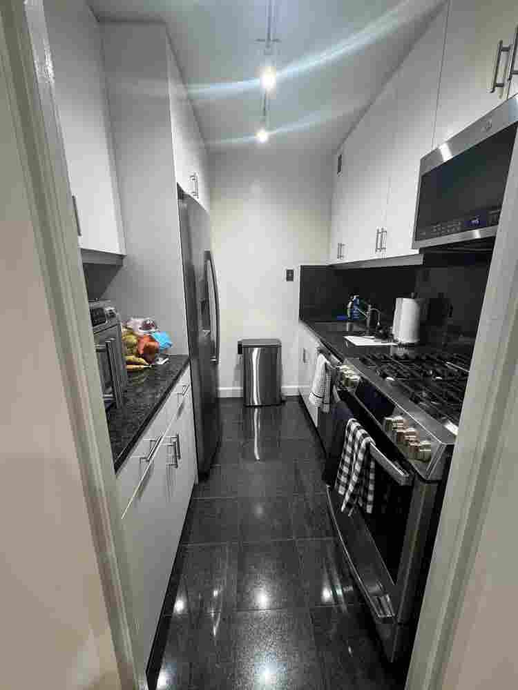 Room available in bath on UES