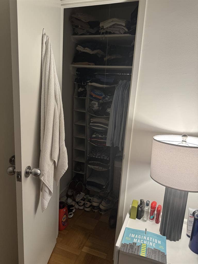 Room available in bath on UES