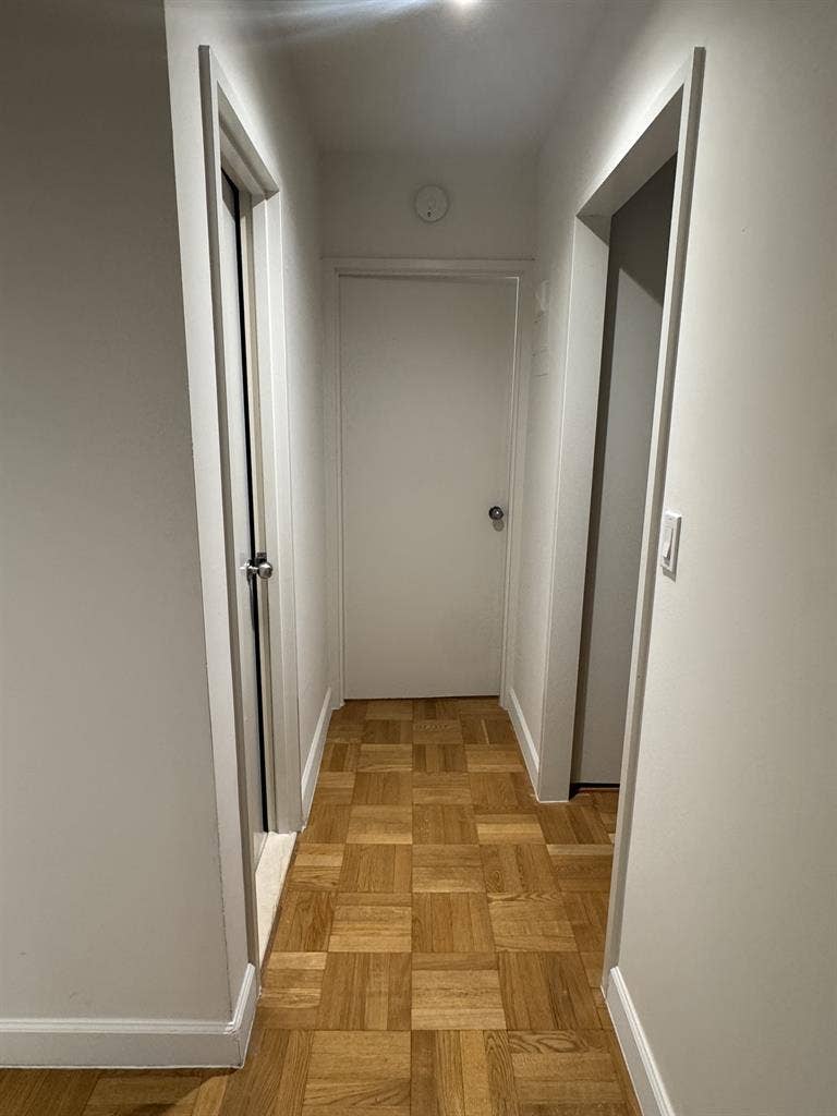 Room available in bath on UES