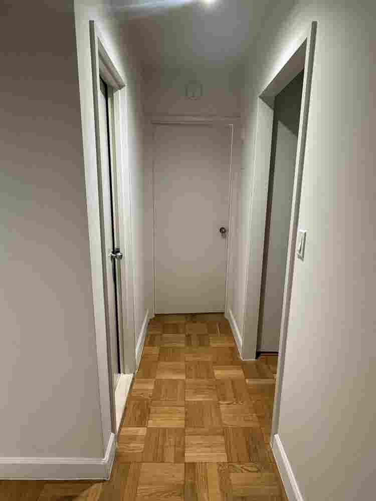 Room available in bath on UES