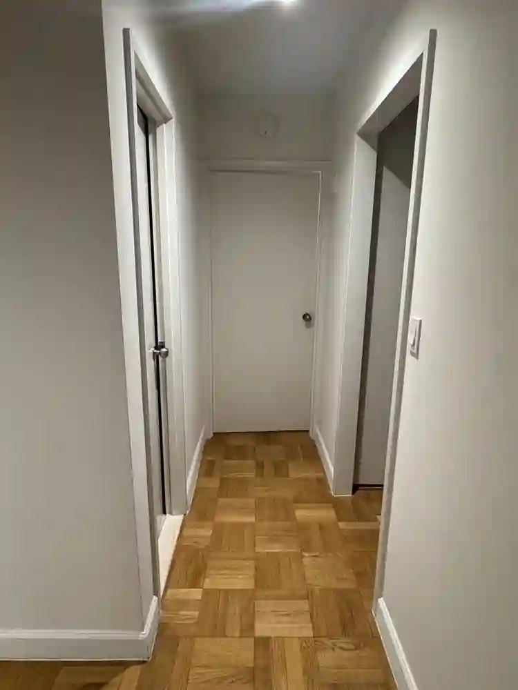 Room available in bath on UES