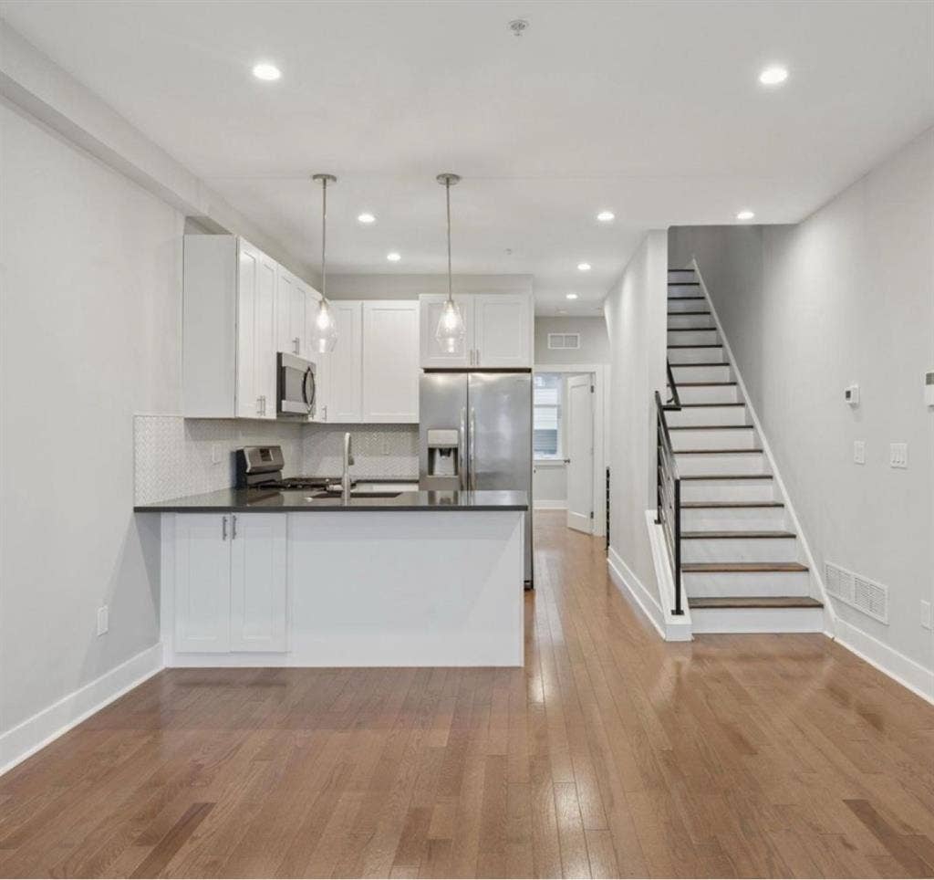 FURNISHED ROOM IN FISHTOWNN