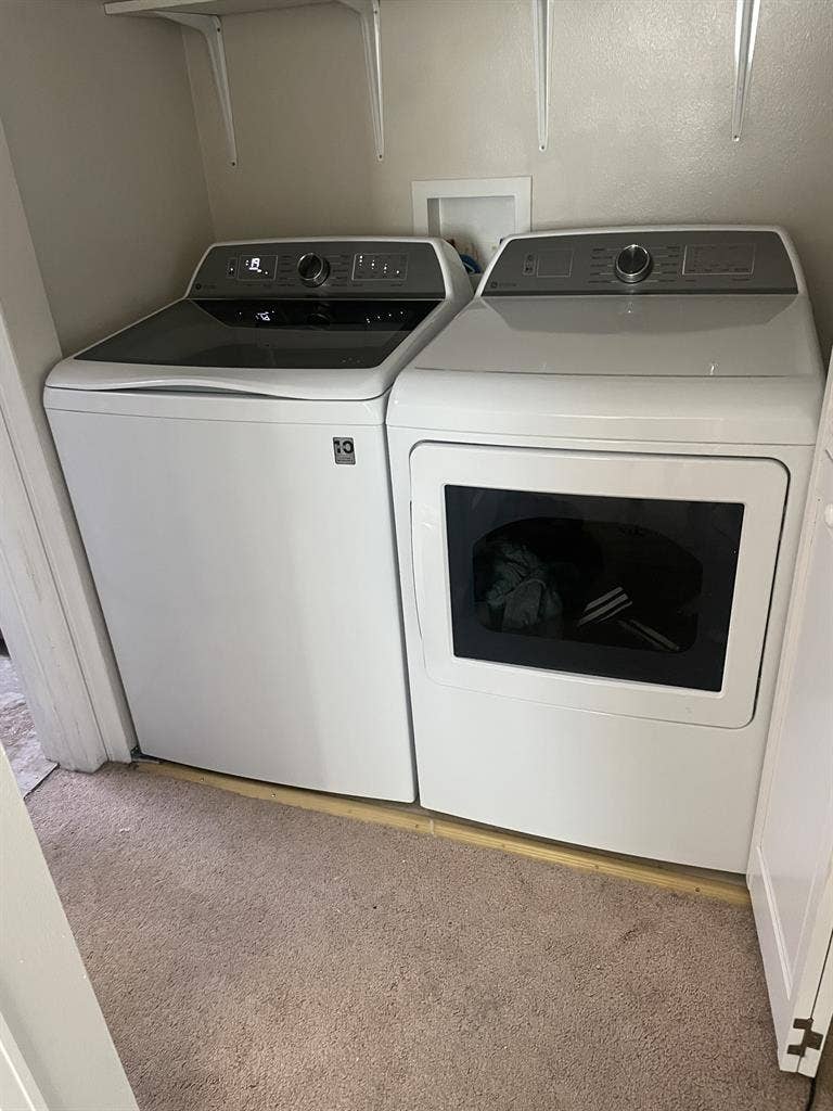 Seeking roommate near COS Airport