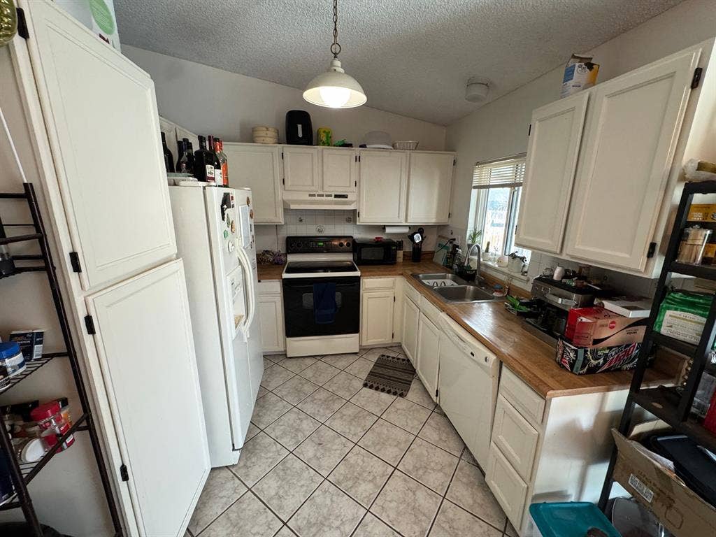Seeking roommate near COS Airport