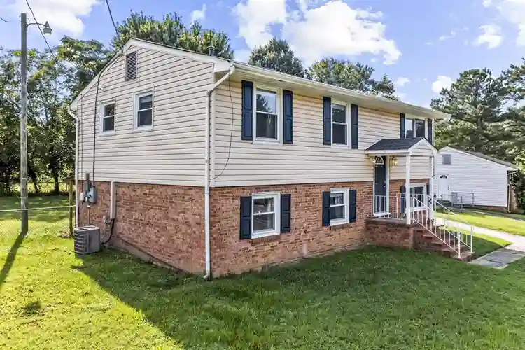 8 BR in Petersburg