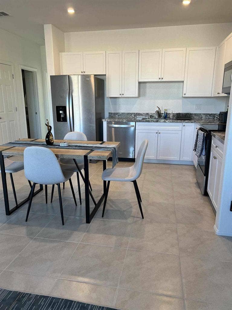 4 BR in Spring Valley
