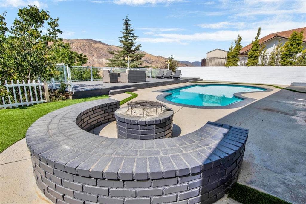 Porter Ranch Pool Home Rooms