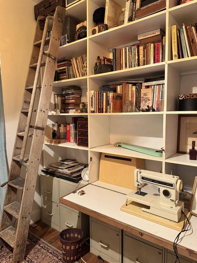 Historic Artist Room On the River