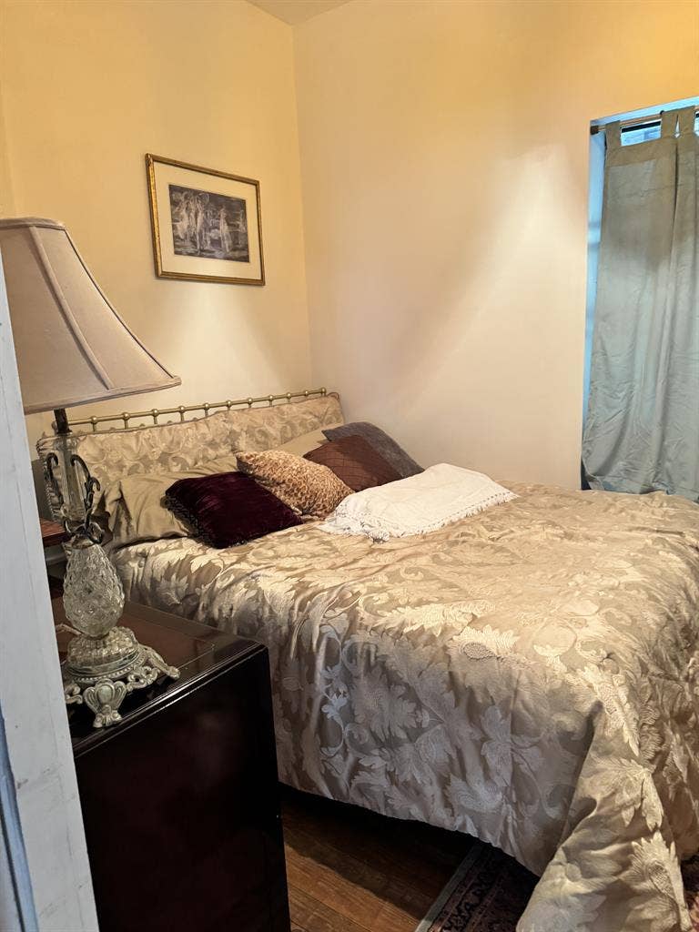 Historic Artist Room On the River