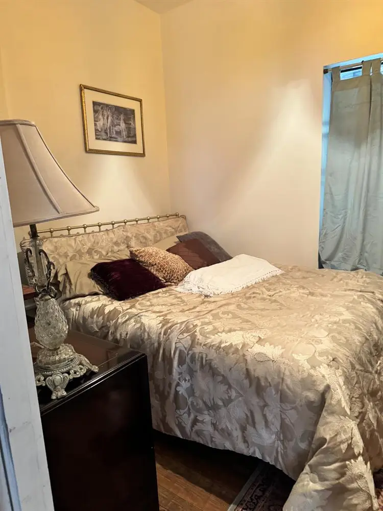 Historic Artist Room On the River