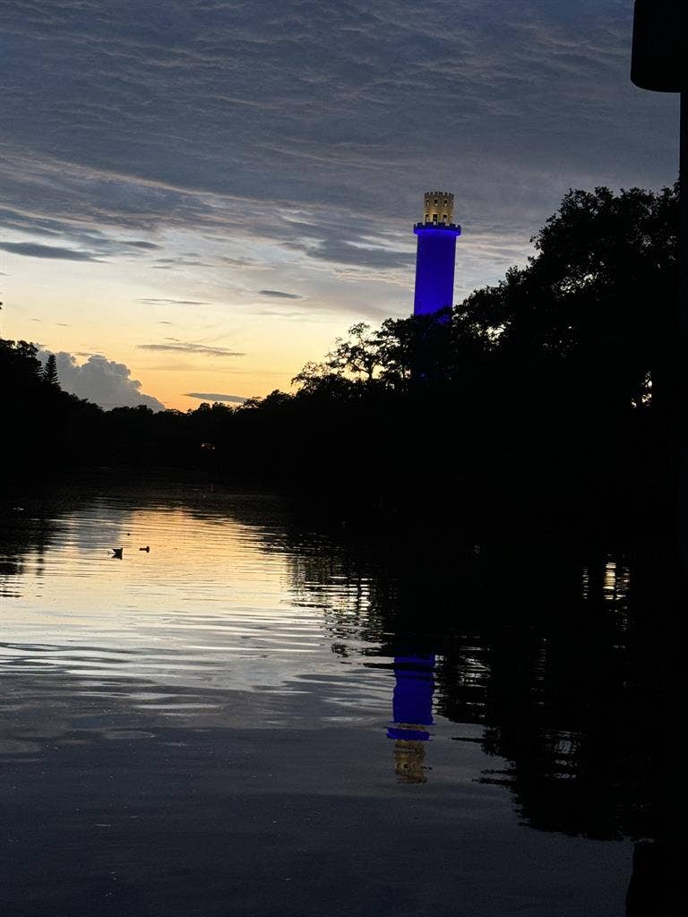 Historic Artist Room On the River