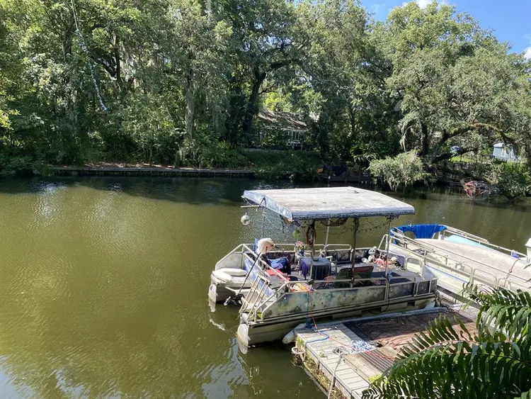 Historic Artist Room On the River