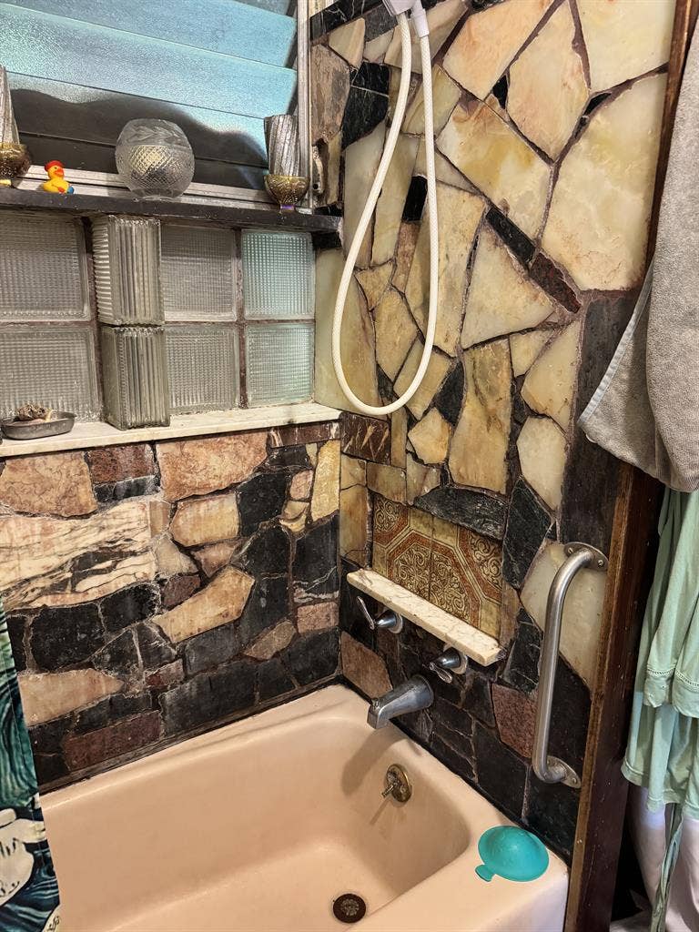 Historic Artist Room On the River