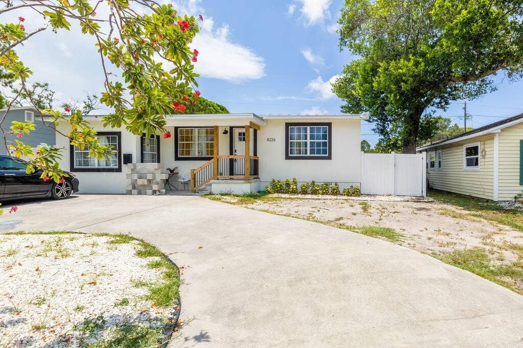 4 BR in St. Petersburg