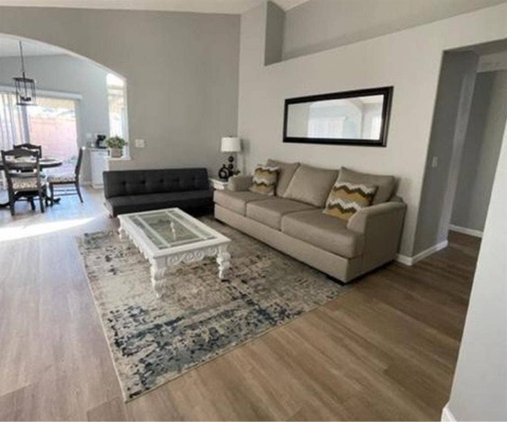 Prime Location & Great Vibes!