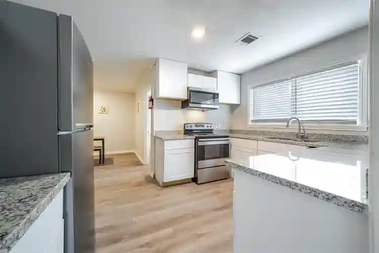 7 BR in Houston