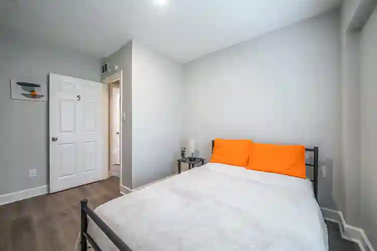 7 BR in Houston