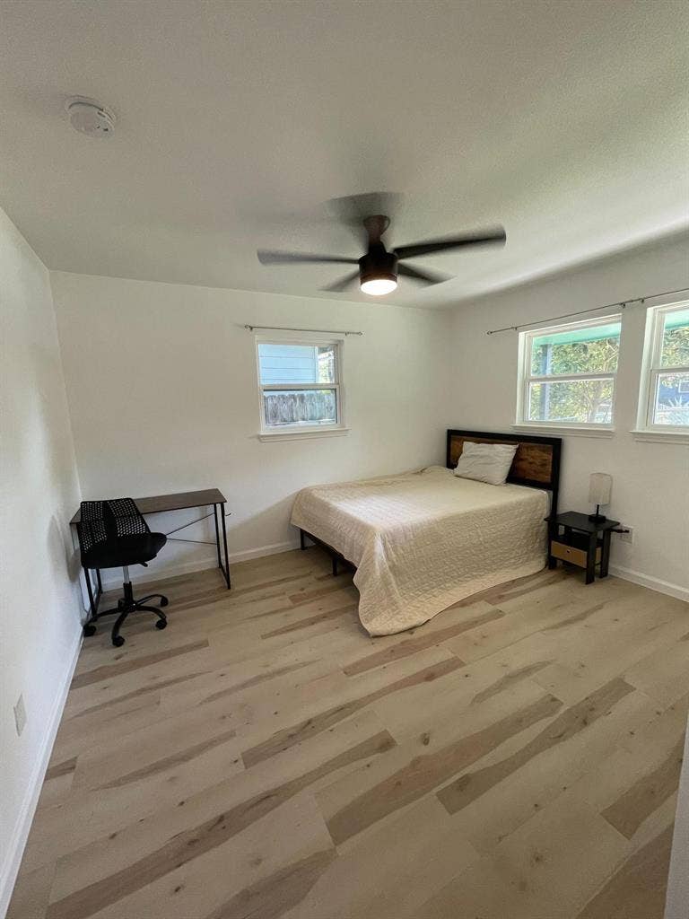 4 BR in Austin