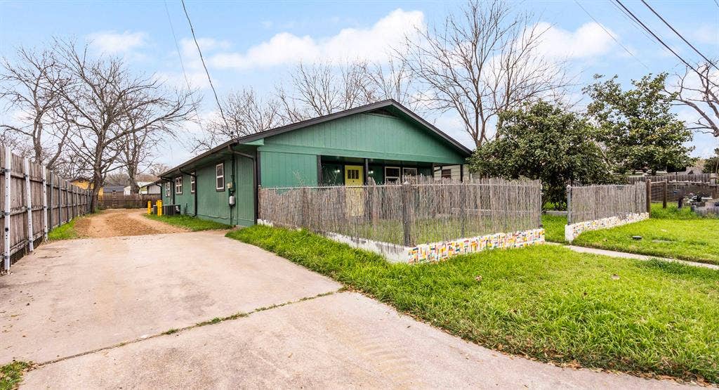 4 BR in Austin