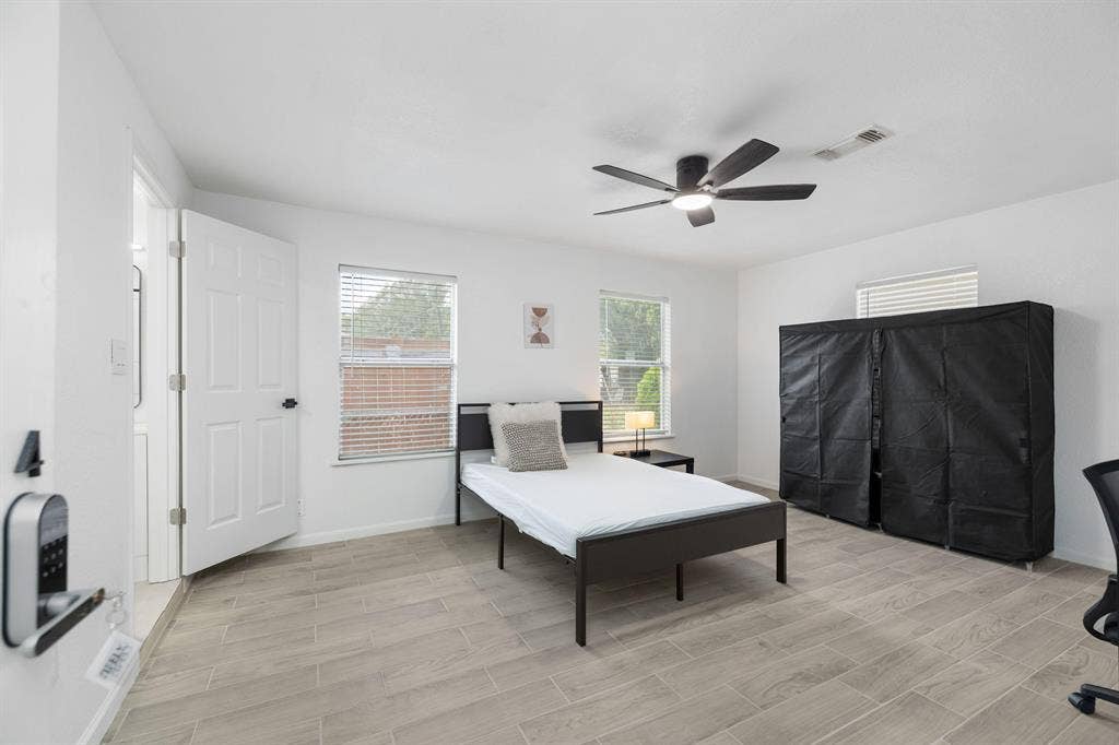 6 BR in Houston