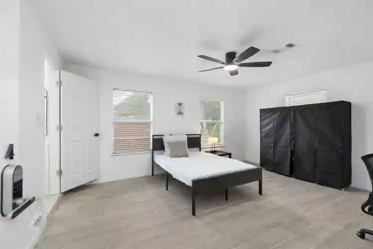 6 BR in Houston