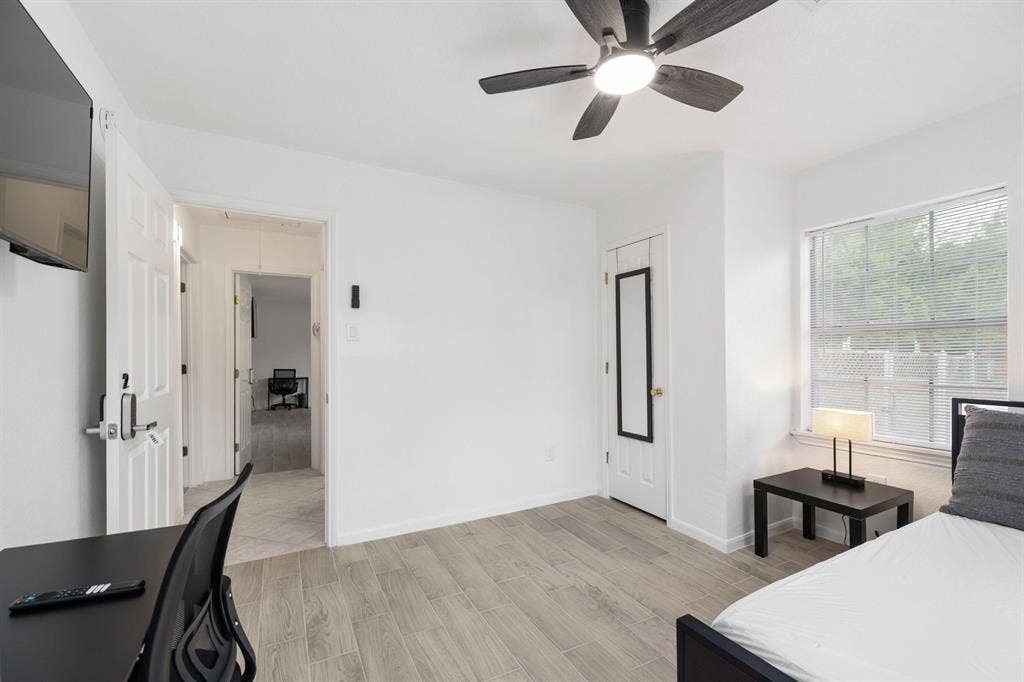 6 BR in Houston