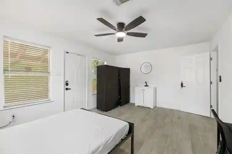 6 BR in Houston
