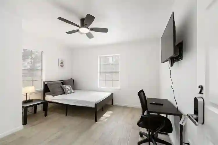 6 BR in Houston